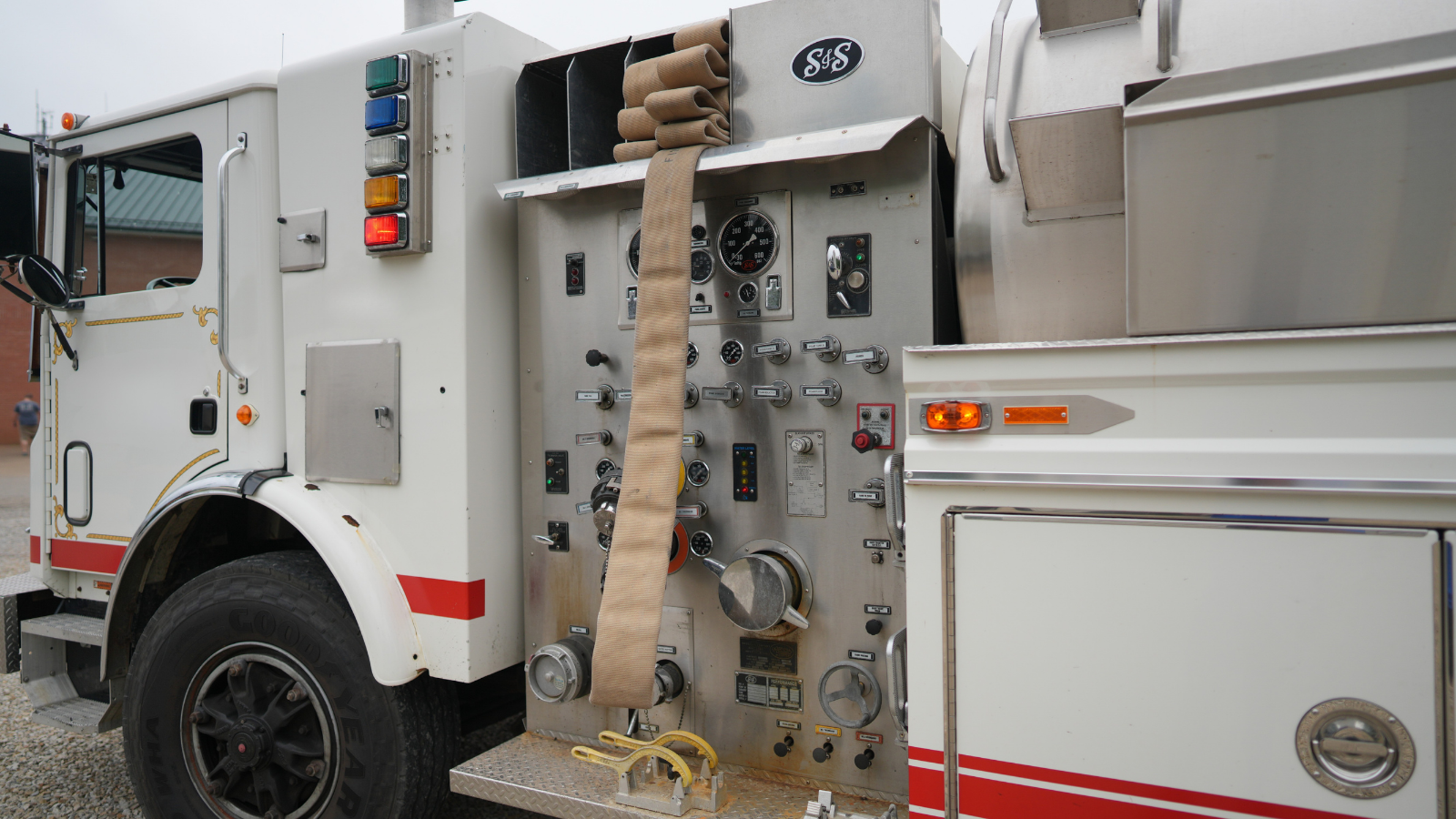 1996 S&S Mack Pumper Tanker - image 16