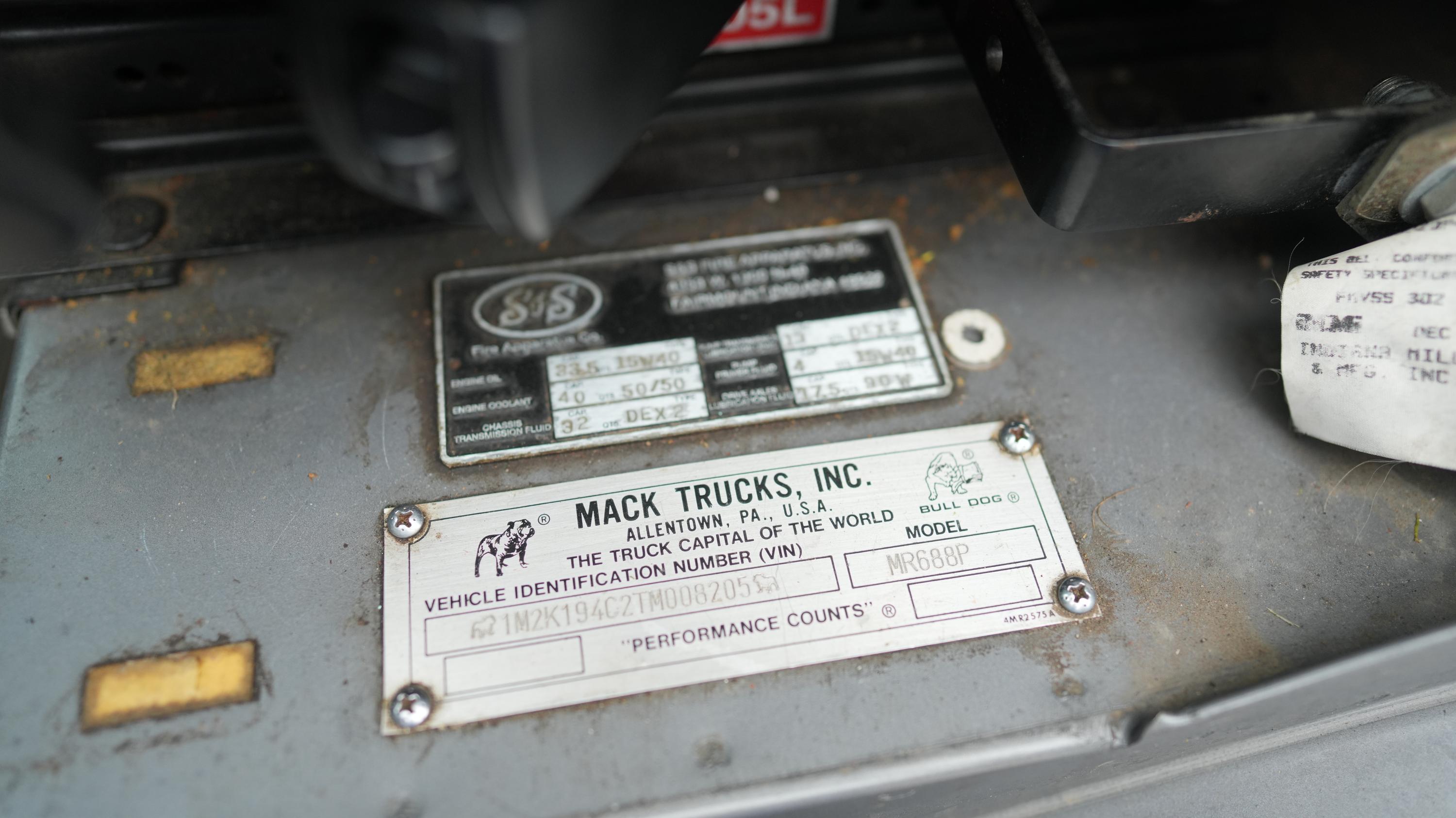 1996 S&S Mack Pumper Tanker - image 56