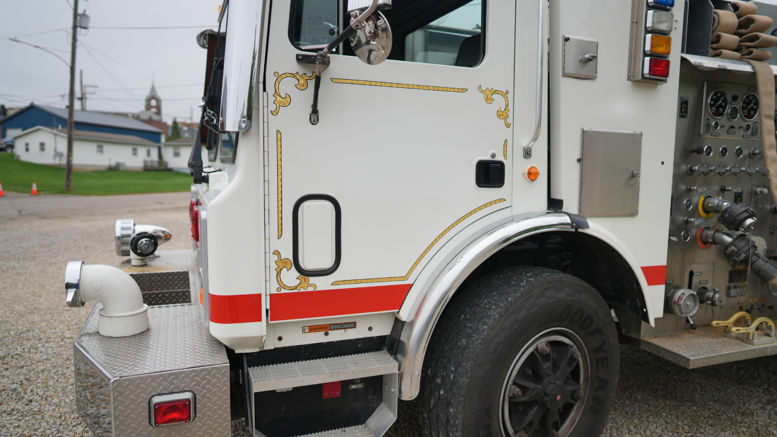1996 S&S Mack Pumper Tanker - image 3
