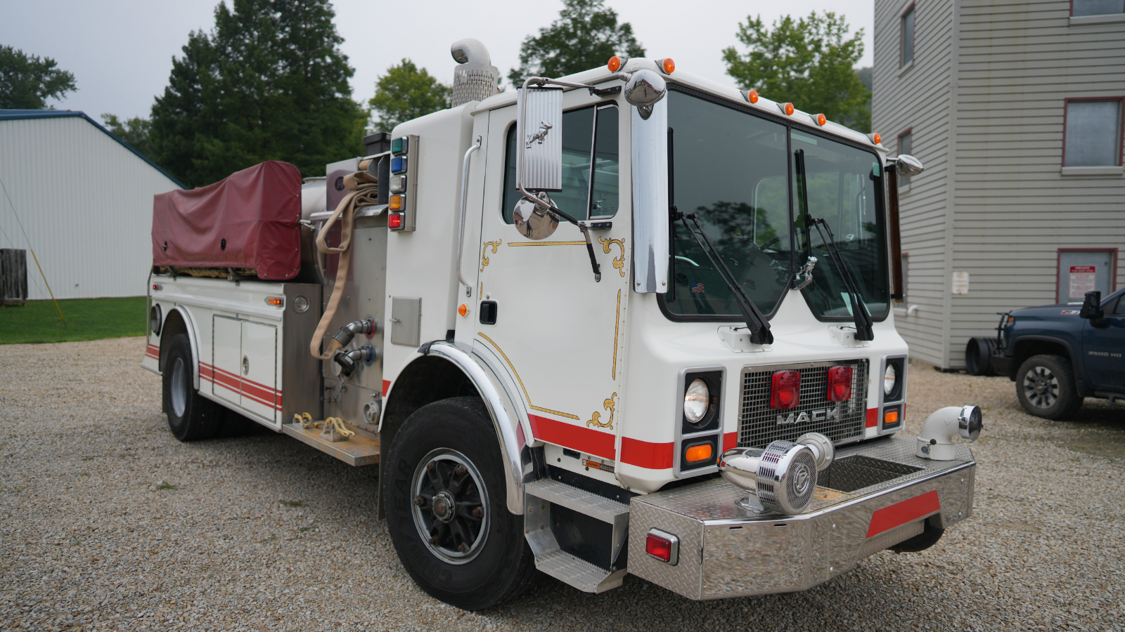 1996 S&S Mack Pumper Tanker - image 2