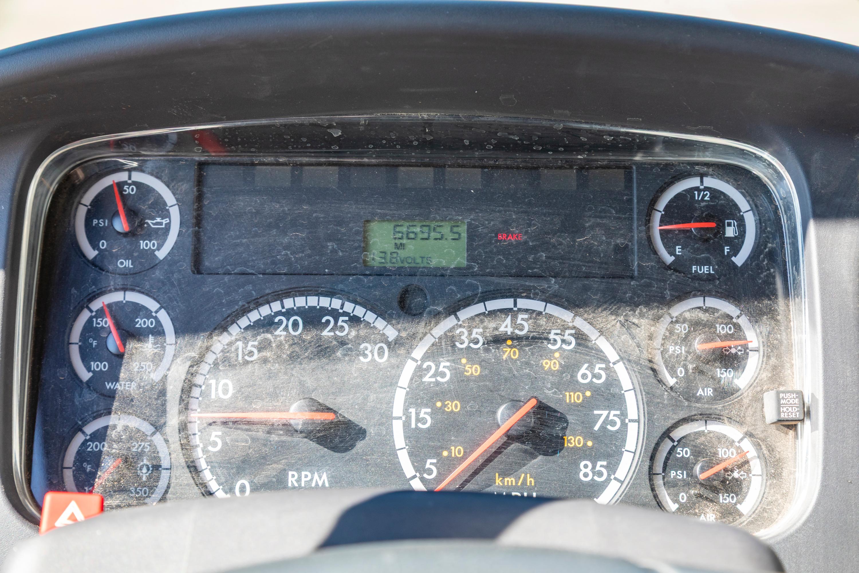 2005 Freightliner Tanker - image 64