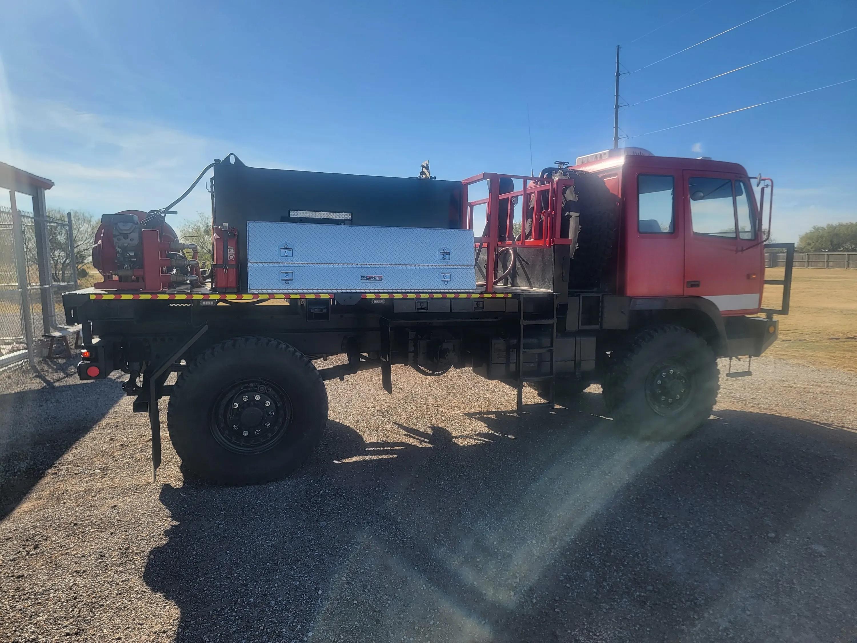 2002 S&S Flatbed/Cargo 4x4 Wildland Unit - image 11