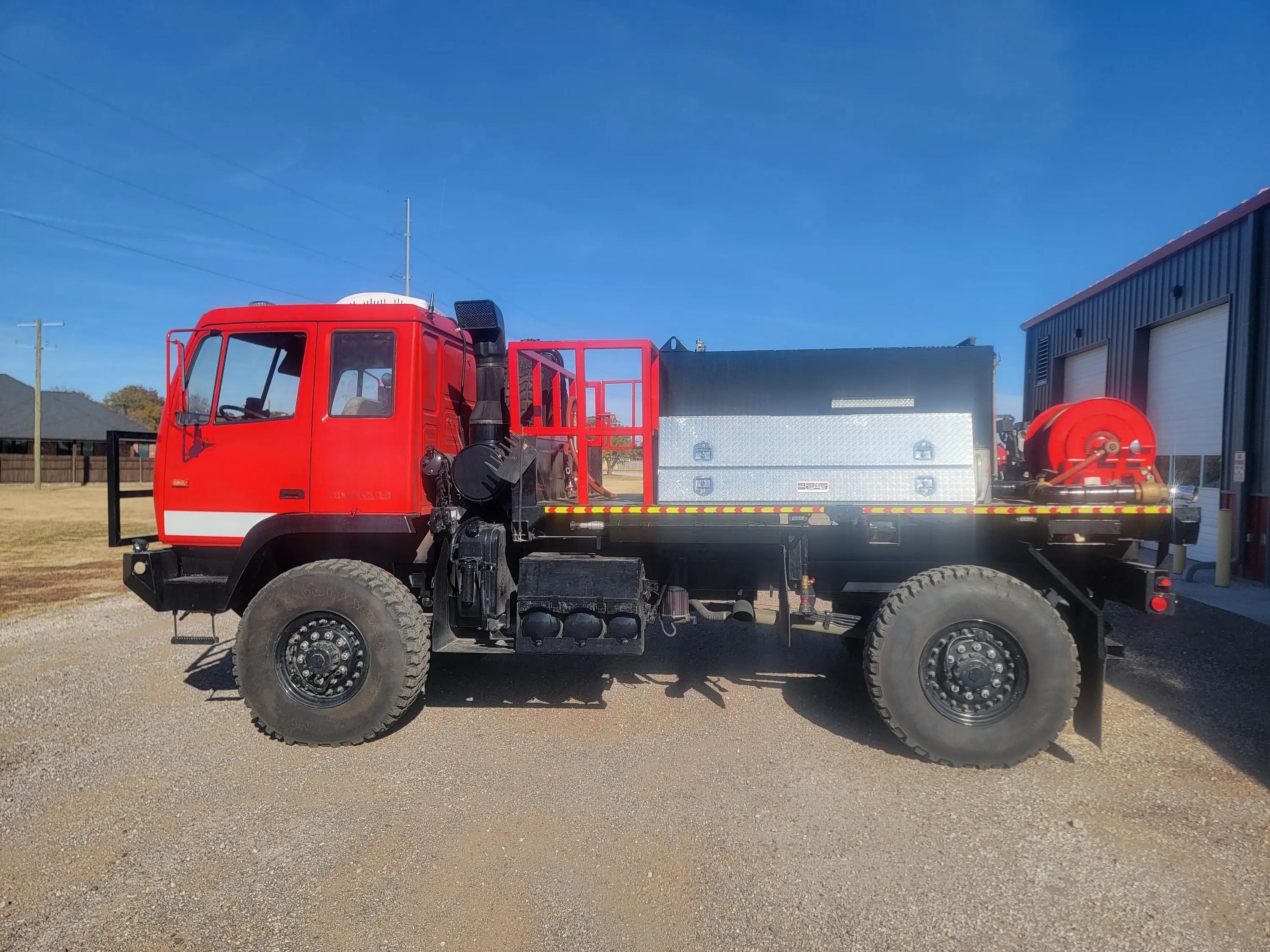 2002 S&S Flatbed/Cargo 4x4 Wildland Unit - image 4