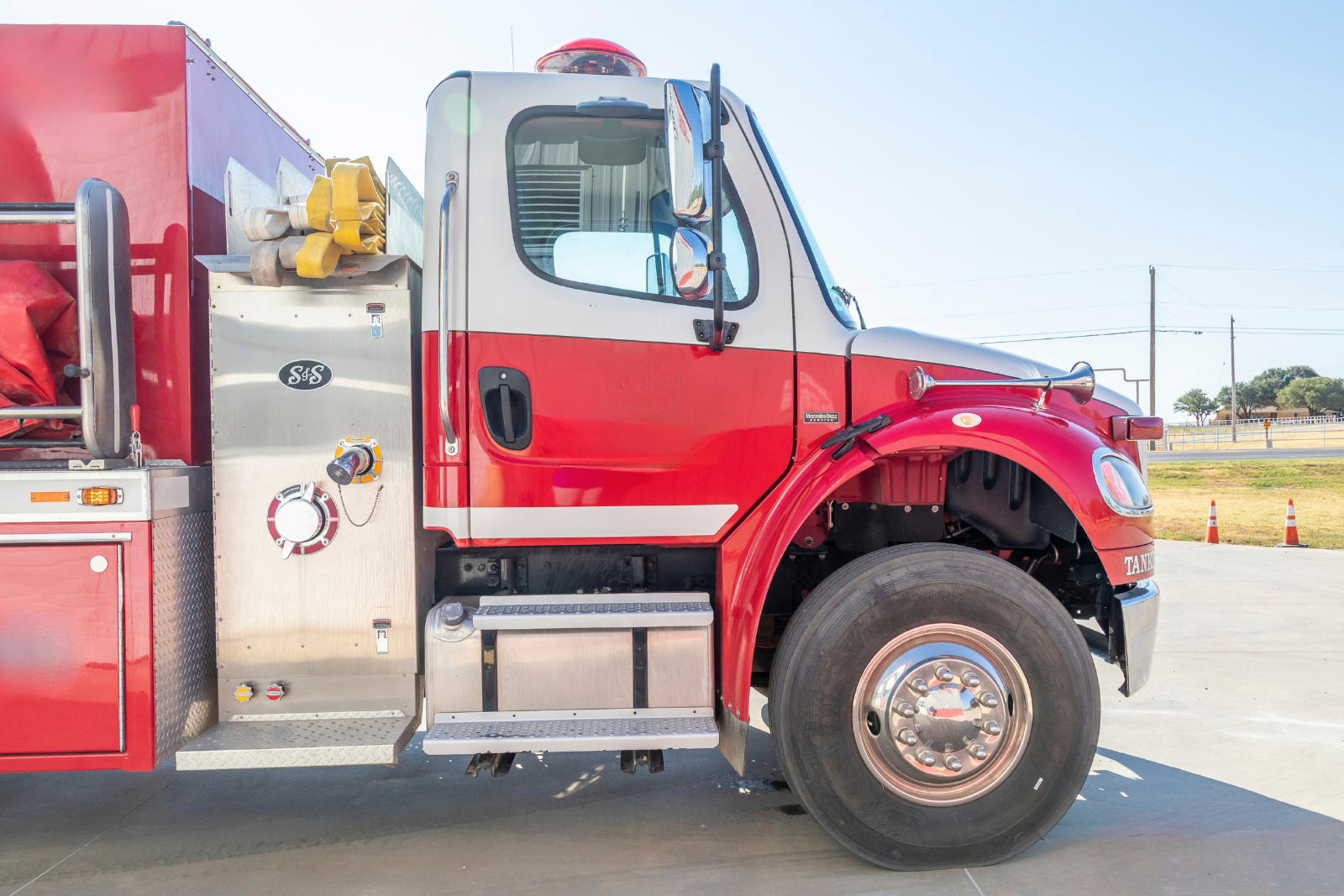 2005 Freightliner Tanker - image 9