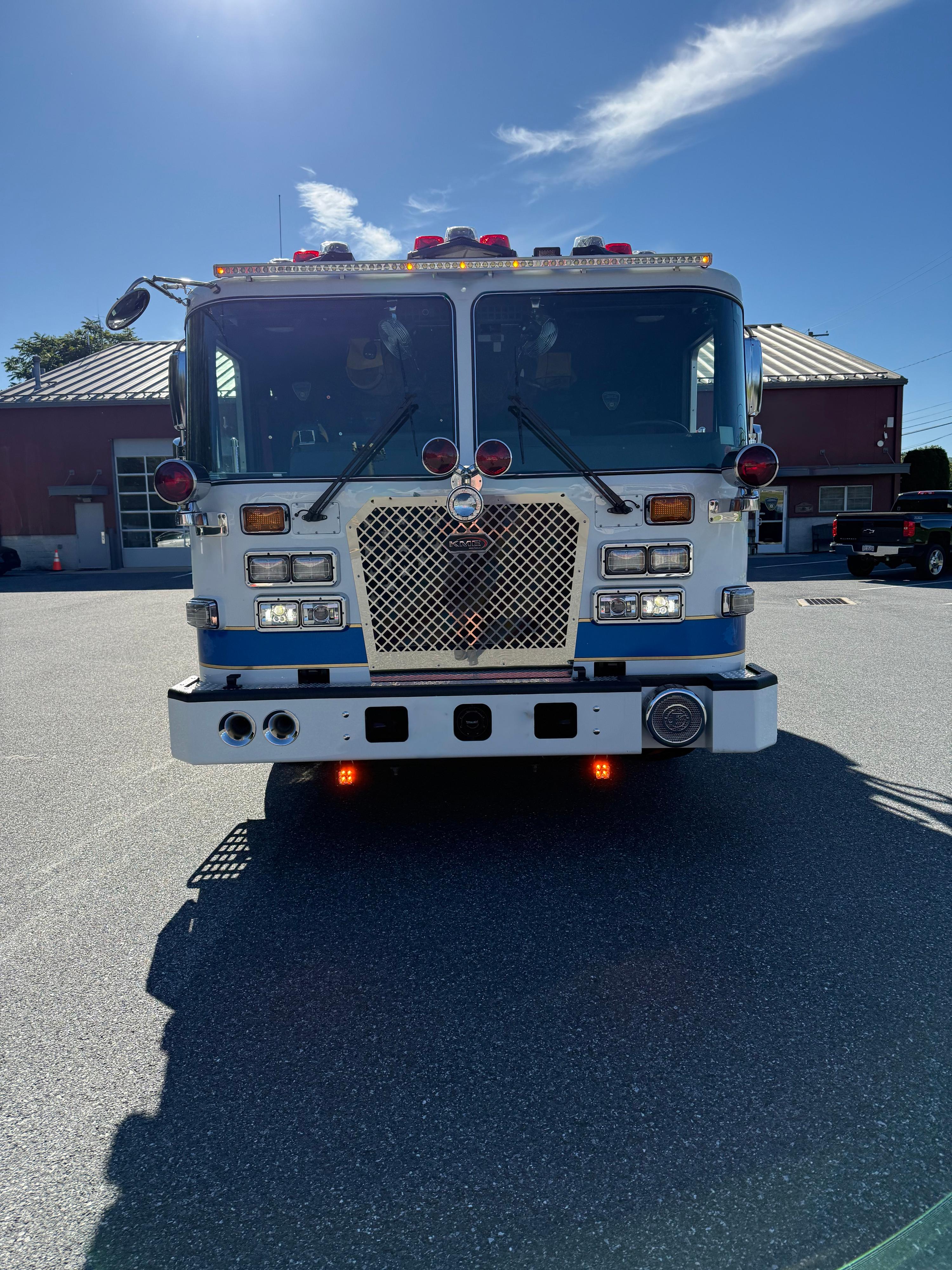 2021 KME Severe Service Aerial Cat 102' Quint - image 2