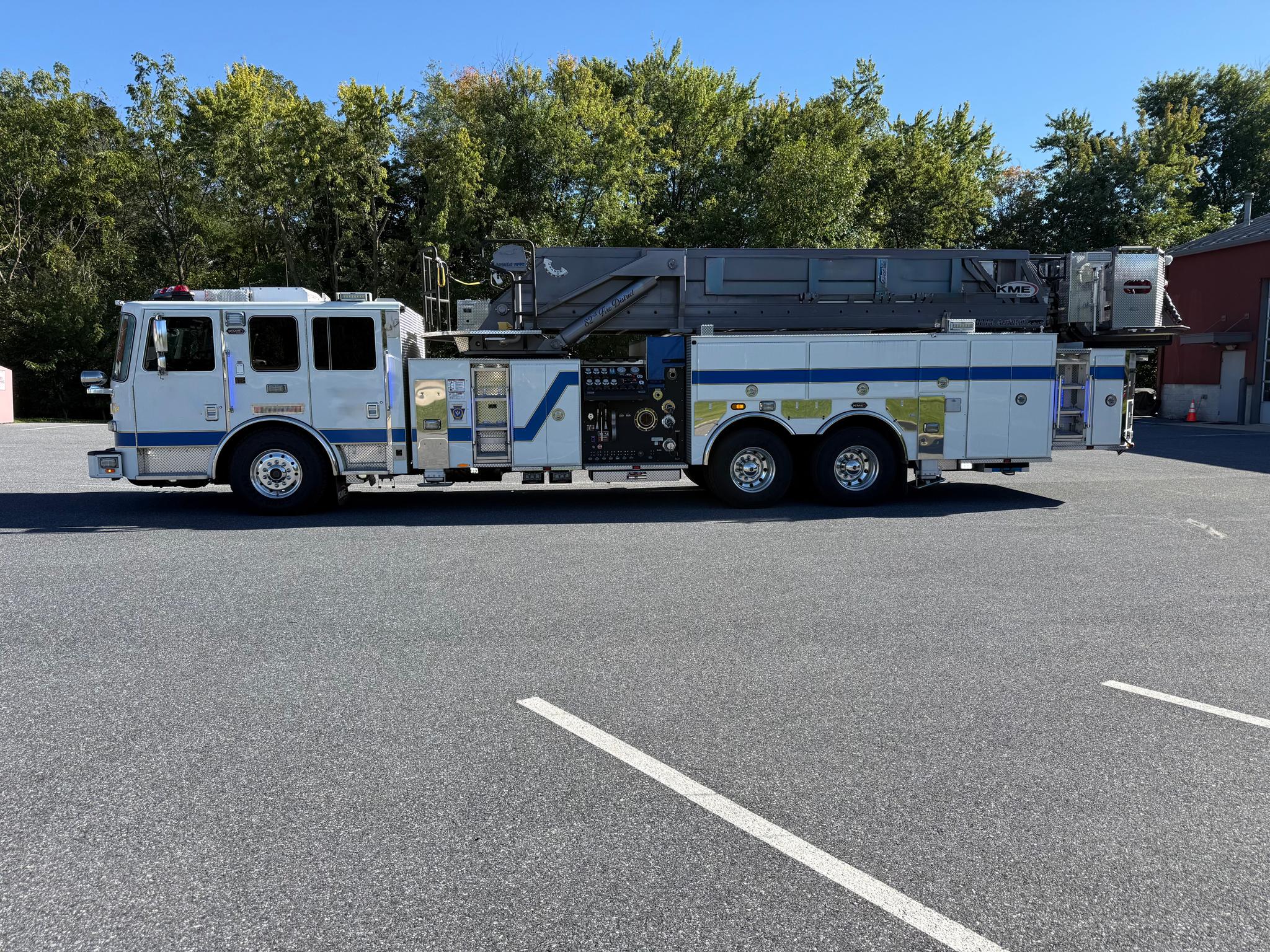2021 KME Severe Service Aerial Cat 102' Quint - image 1
