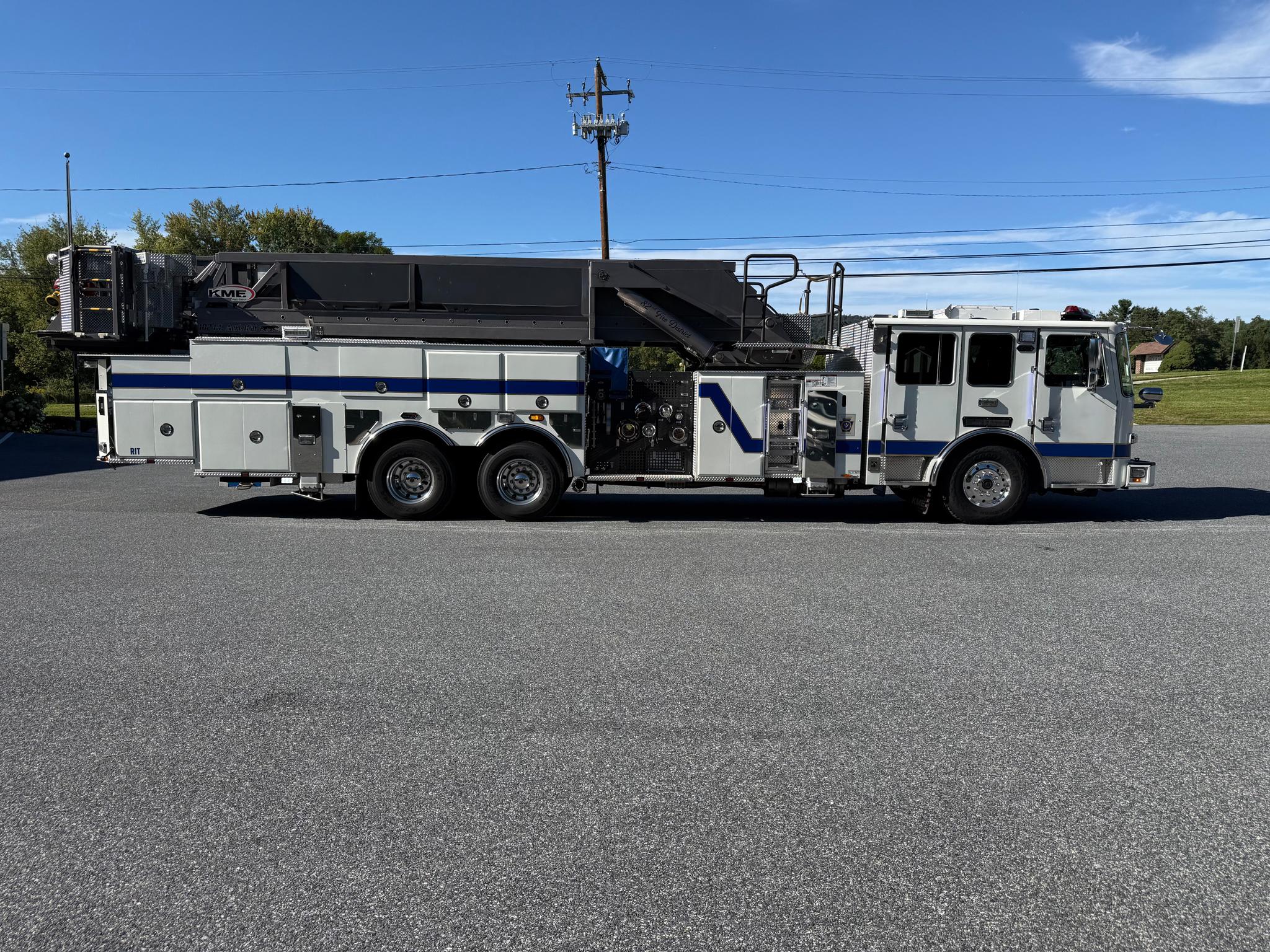 2021 KME Severe Service Aerial Cat 102' Quint - image 3