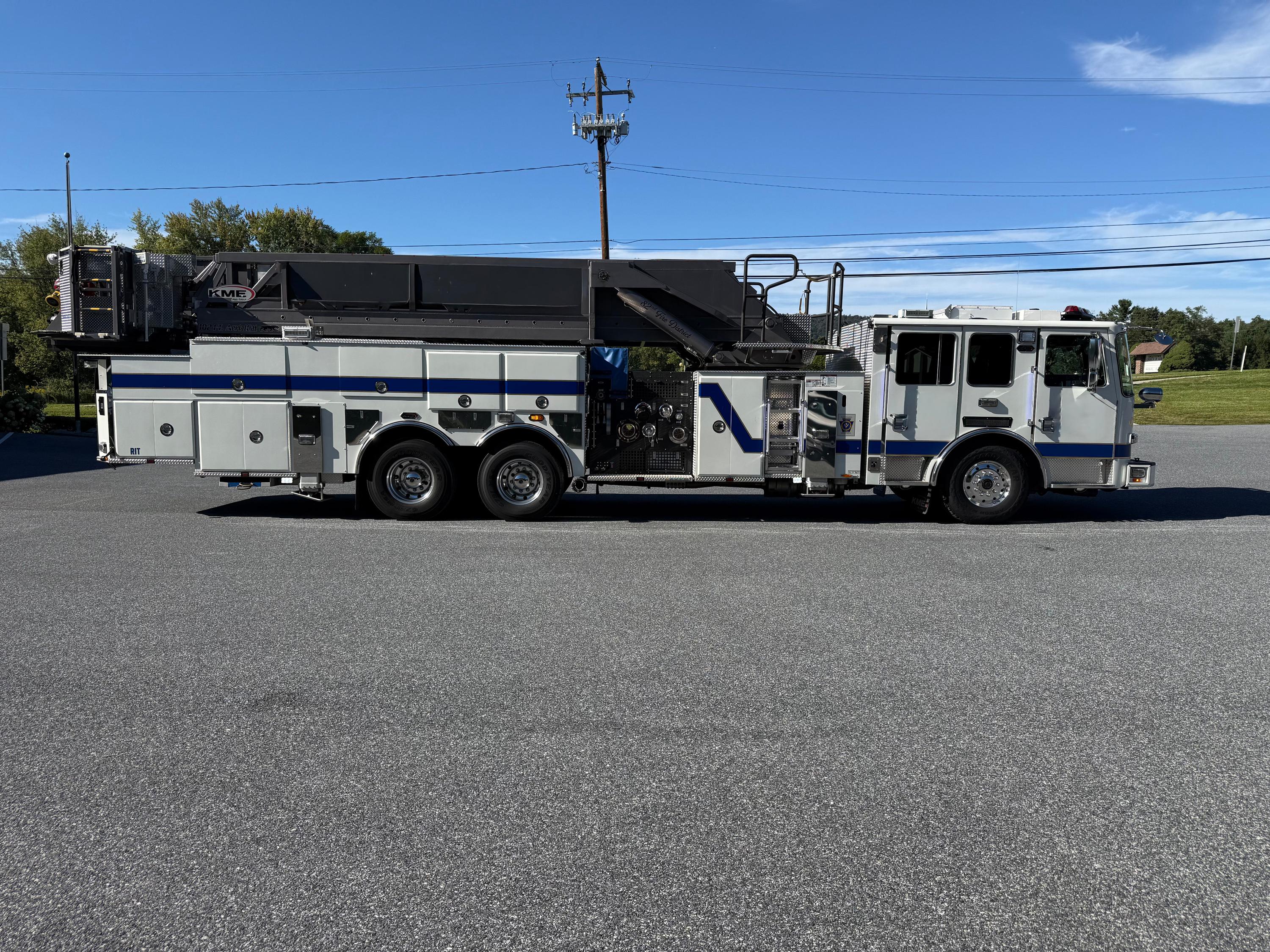 2021 KME Severe Service Aerial Cat 102' Quint - image 3