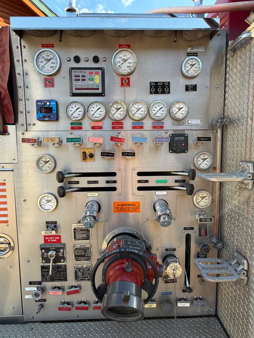 2002 KME Predator Pumper — photo 4