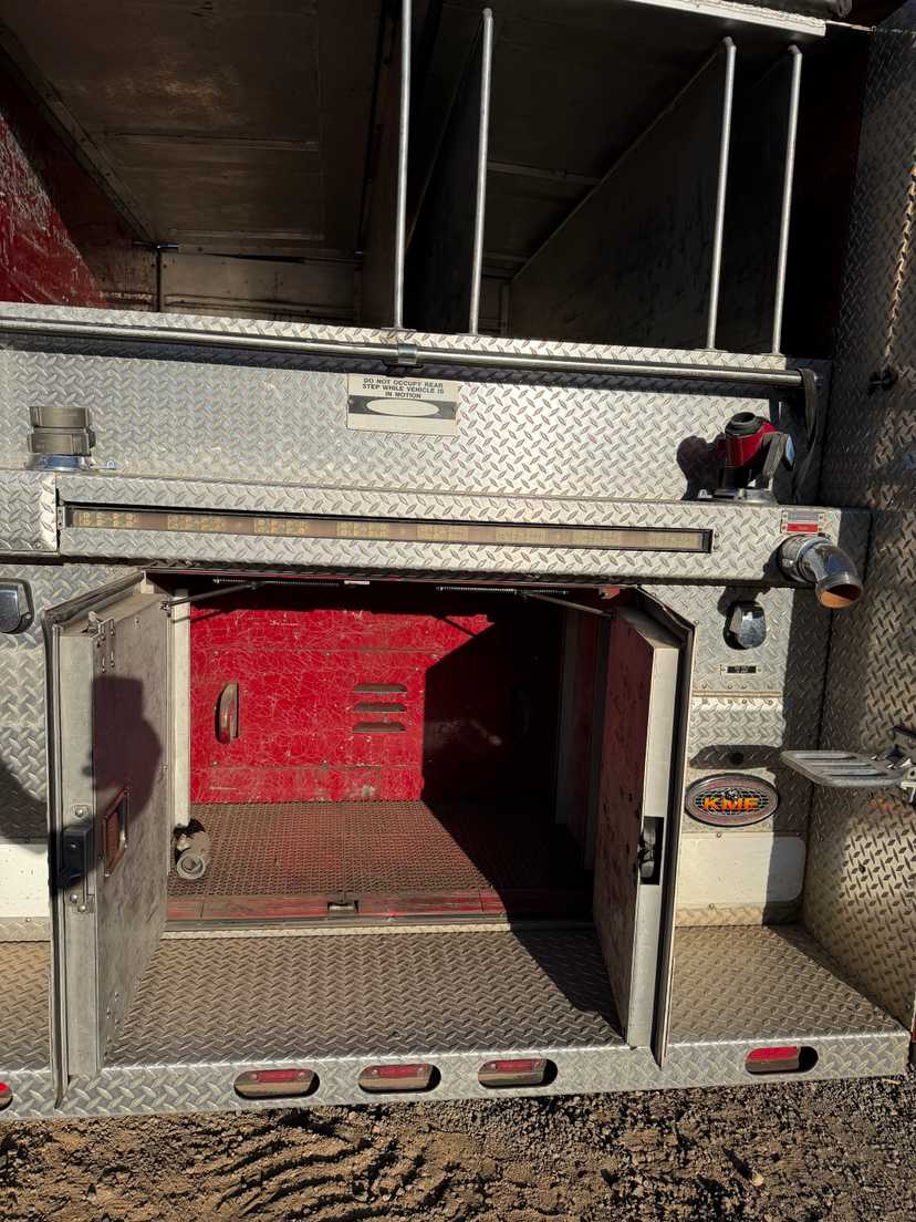 2002 KME Predator Pumper — photo 8