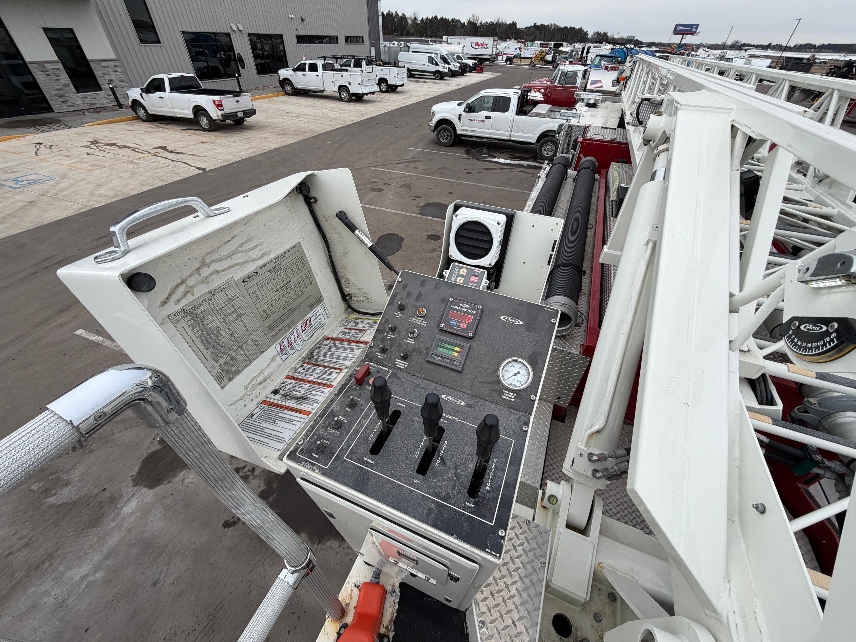 2018 Pierce ARROW XT 75' Aerial - image 36