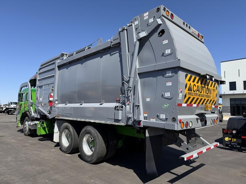 2020 Peterbilt Heil Front Loader - image 4
