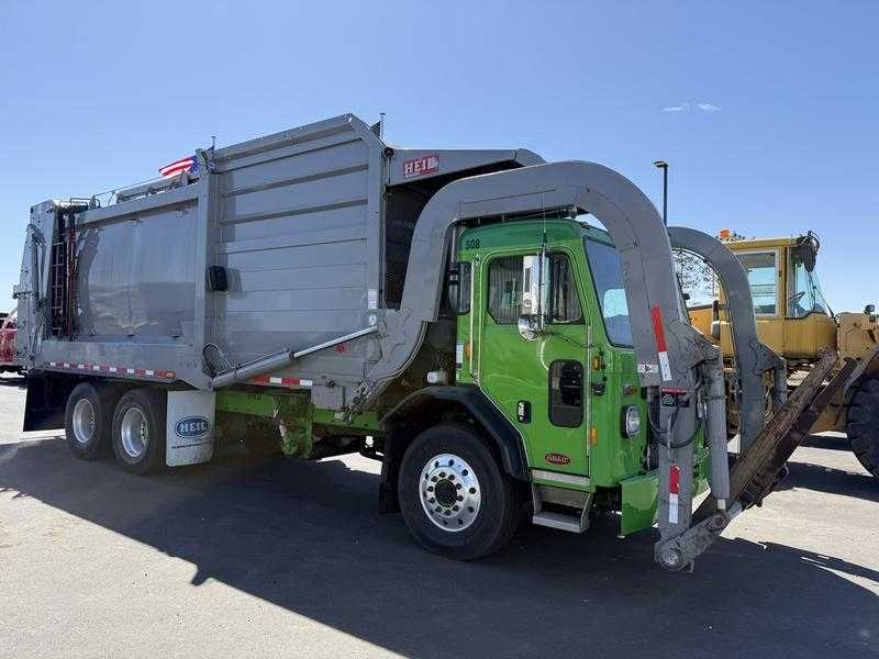 2020 Peterbilt Heil Front Loader — photo 5