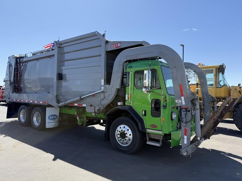 2020 Peterbilt Heil Front Loader - image 5
