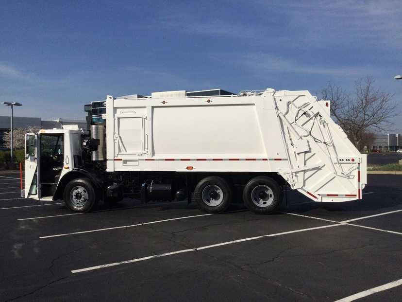 2015 Mack Heil Rear Loader — photo 6