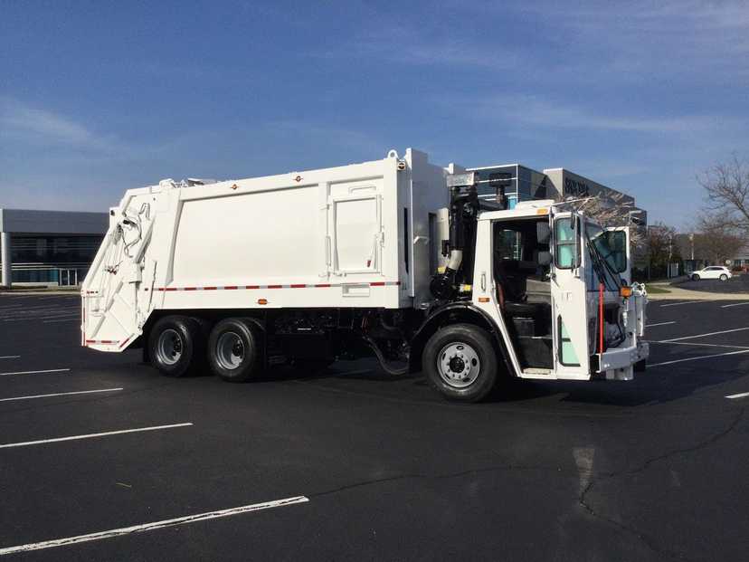2015 Mack Heil Rear Loader — photo 5