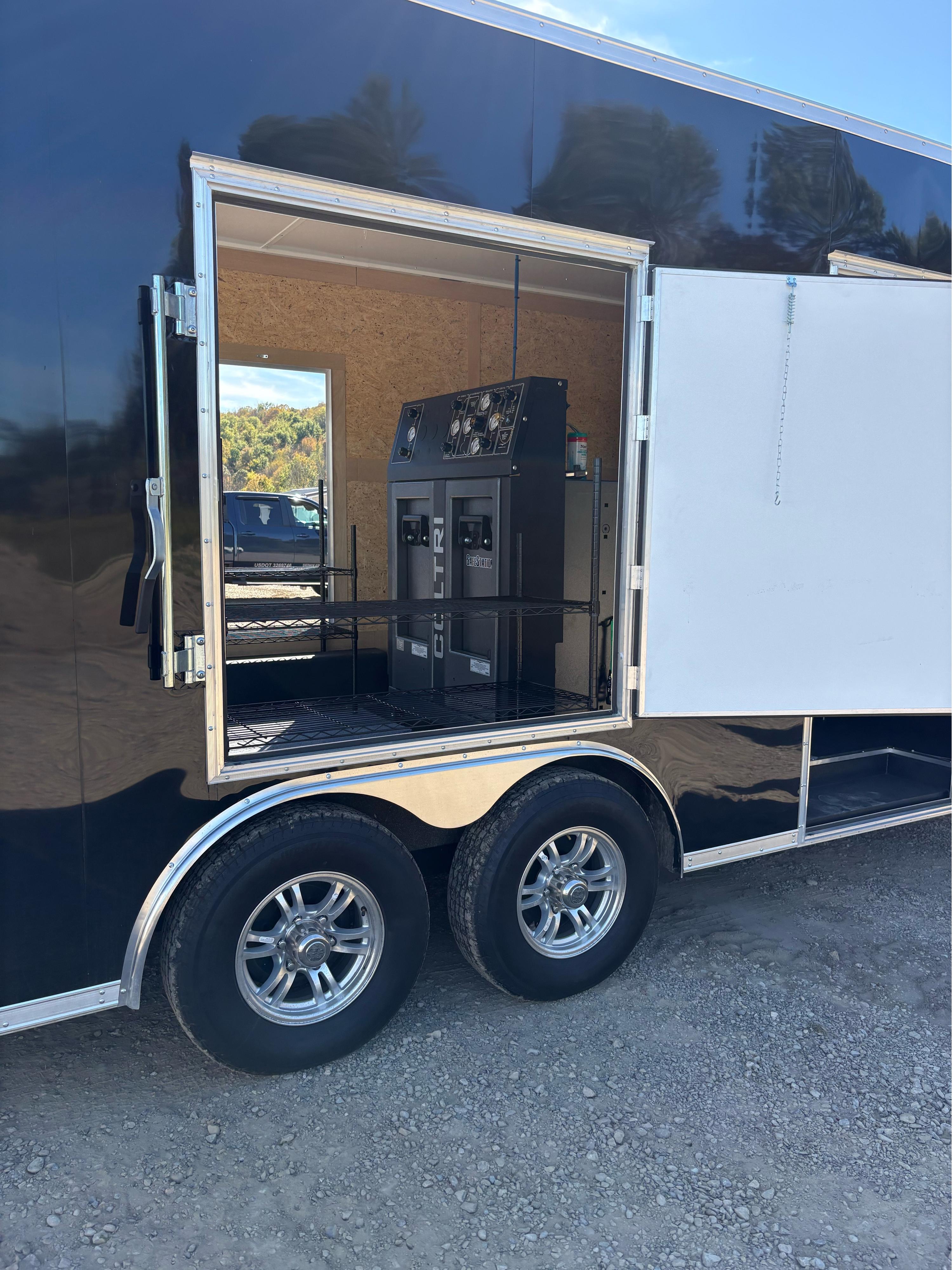 2025 Custom Air Trailer - image 3