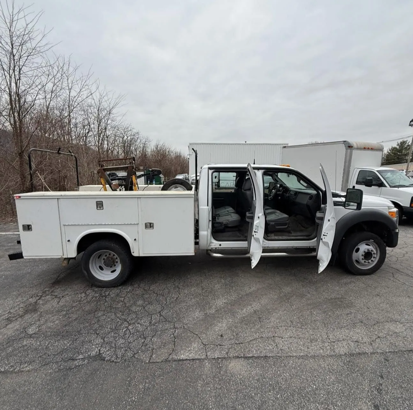 2012 Ford F-550 Utility with Meyer Plow — photo 7