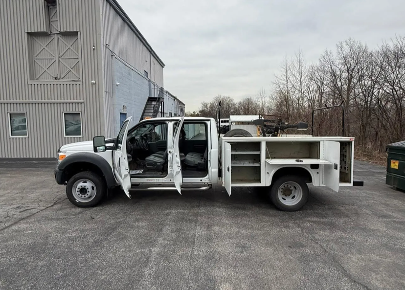 2012 Ford F-550 Utility with Meyer Plow — photo 5