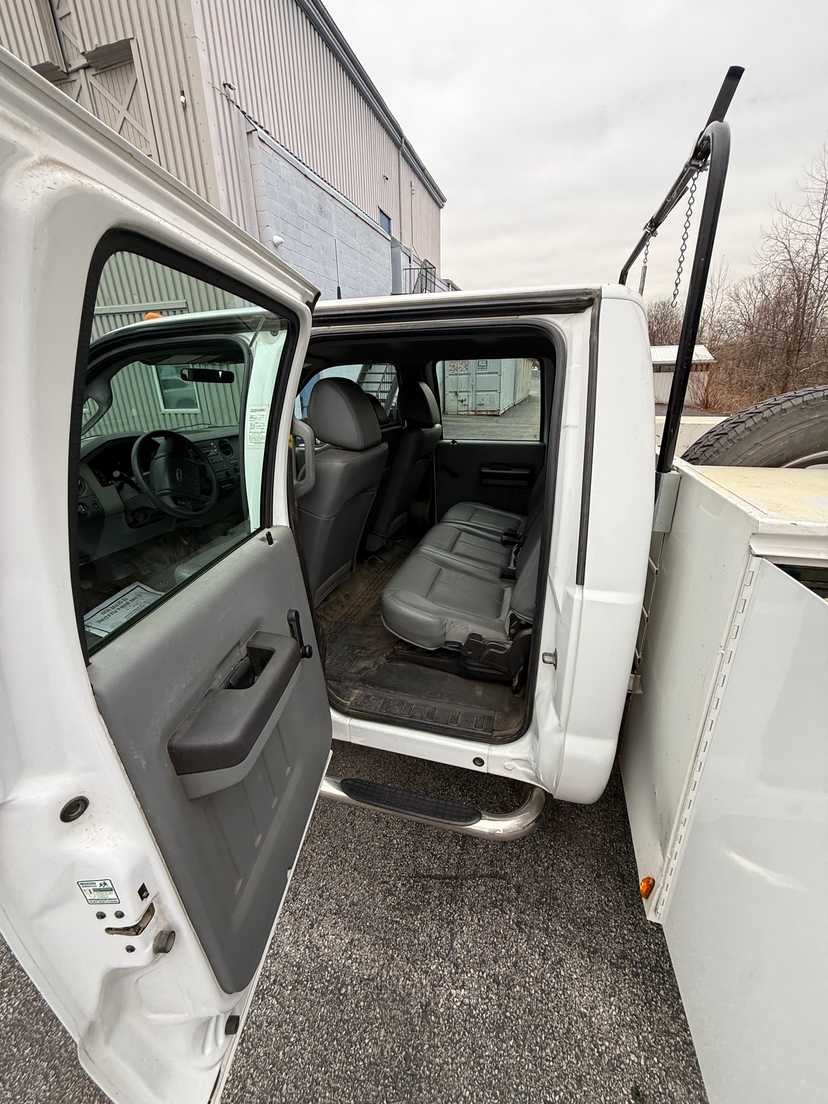 Service Truck — photo 8