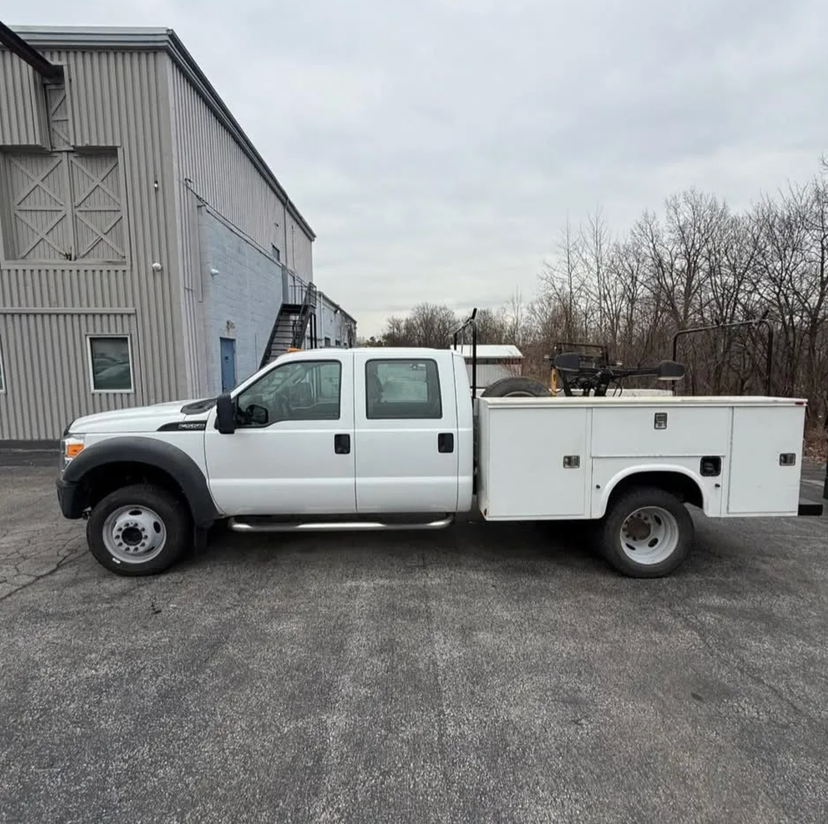 2012 Ford F-550 Utility with Meyer Plow — photo 3