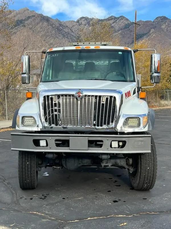 2003 International 7300 4x4 Type 4 - image 4