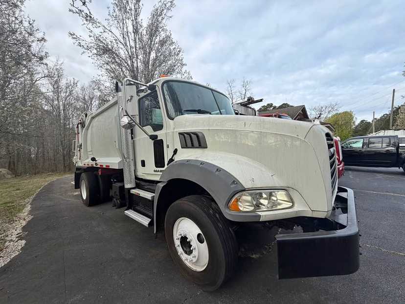 2018 Mack McNeilus Rear Loader