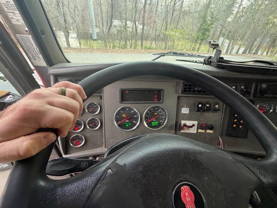 2017 Kenworth Rear Loader - image 7
