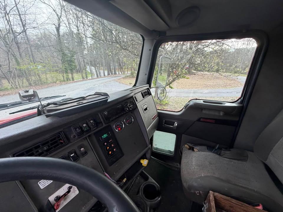 2017 Kenworth Rear Loader - image 6