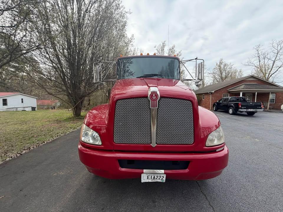 2017 Kenworth Rear Loader - image 2