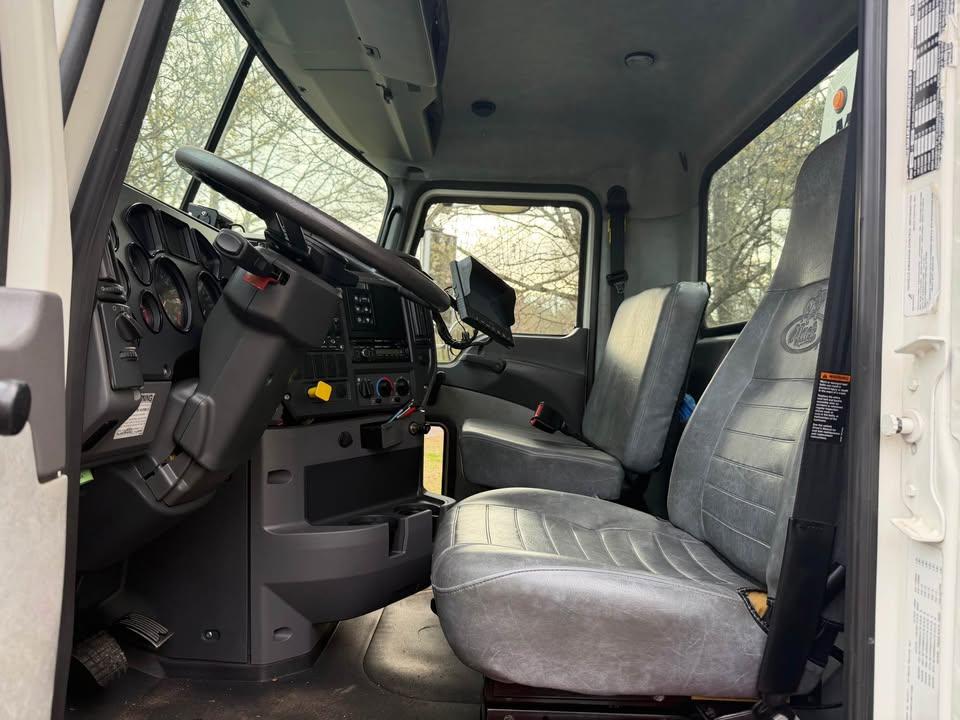 2018 Mack McNeilus Rear Loader - image 7