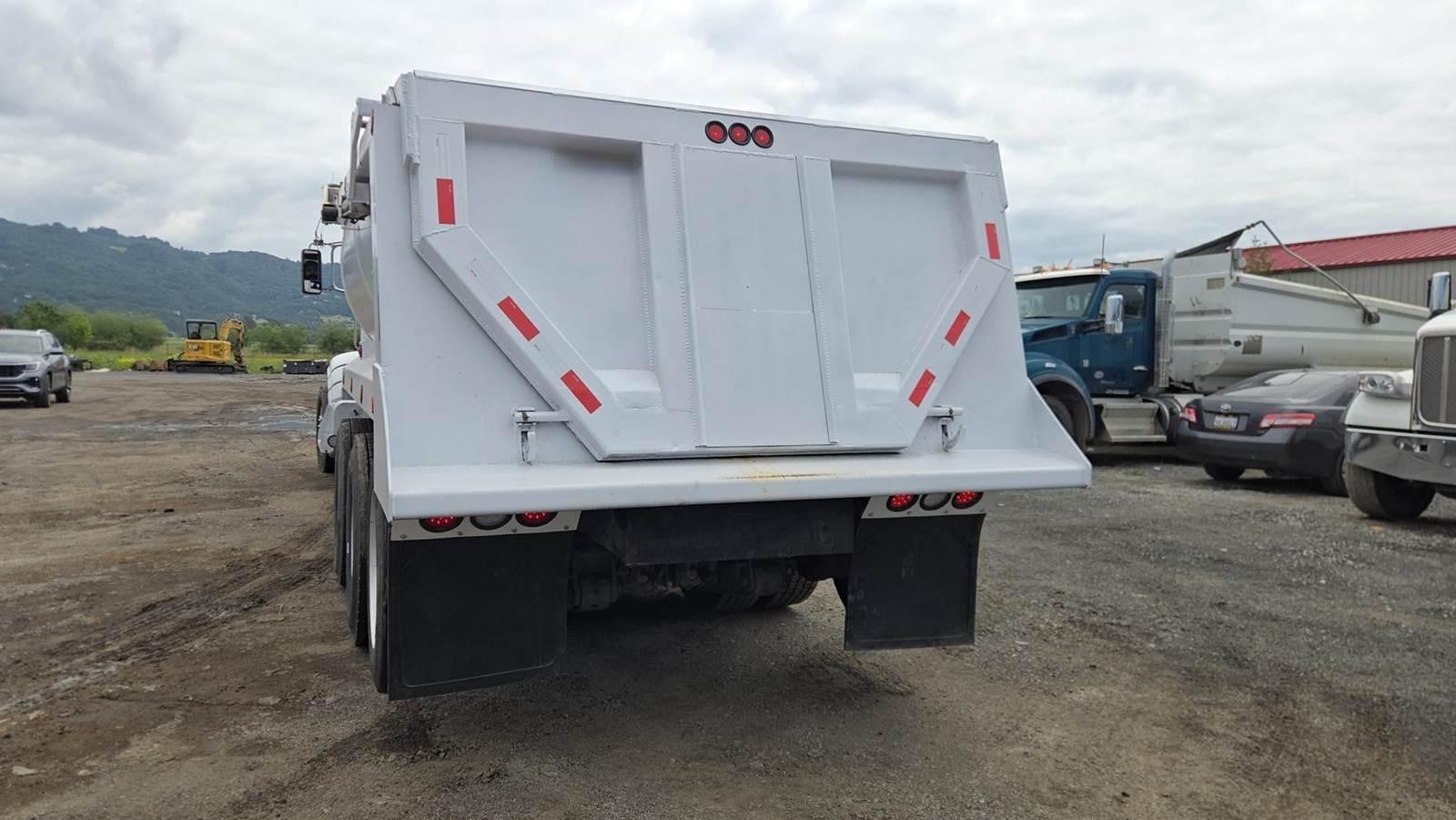 2013 Peterbilt 386 Dump Truck - image 27