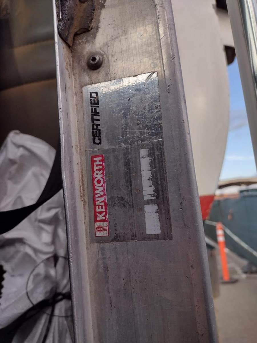 1995 Kenworth T800 Dump Truck - image 11