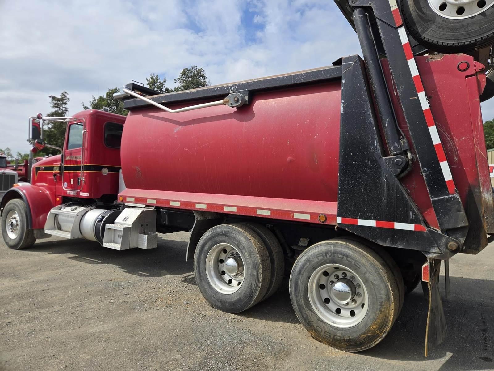 2014 Peterbilt 365 Dump Truck - image 30