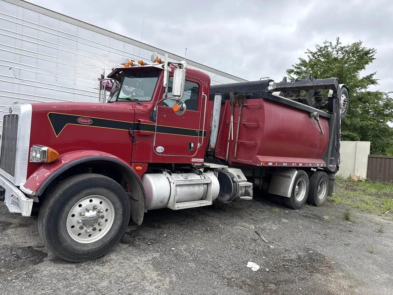 2013 Peterbilt 365 Dump Truck - image 1