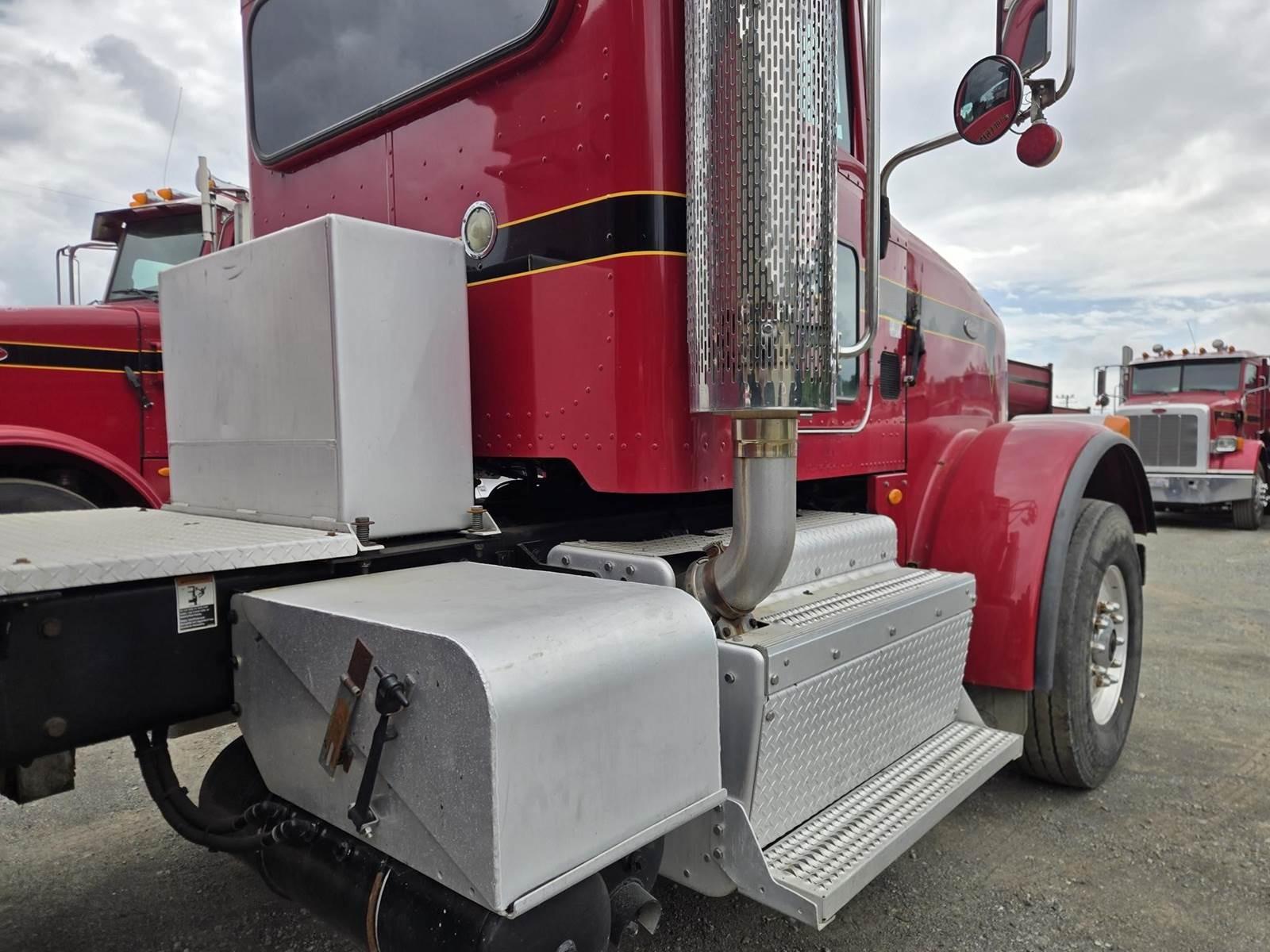 2013 Peterbilt 365 Dump Truck - image 4