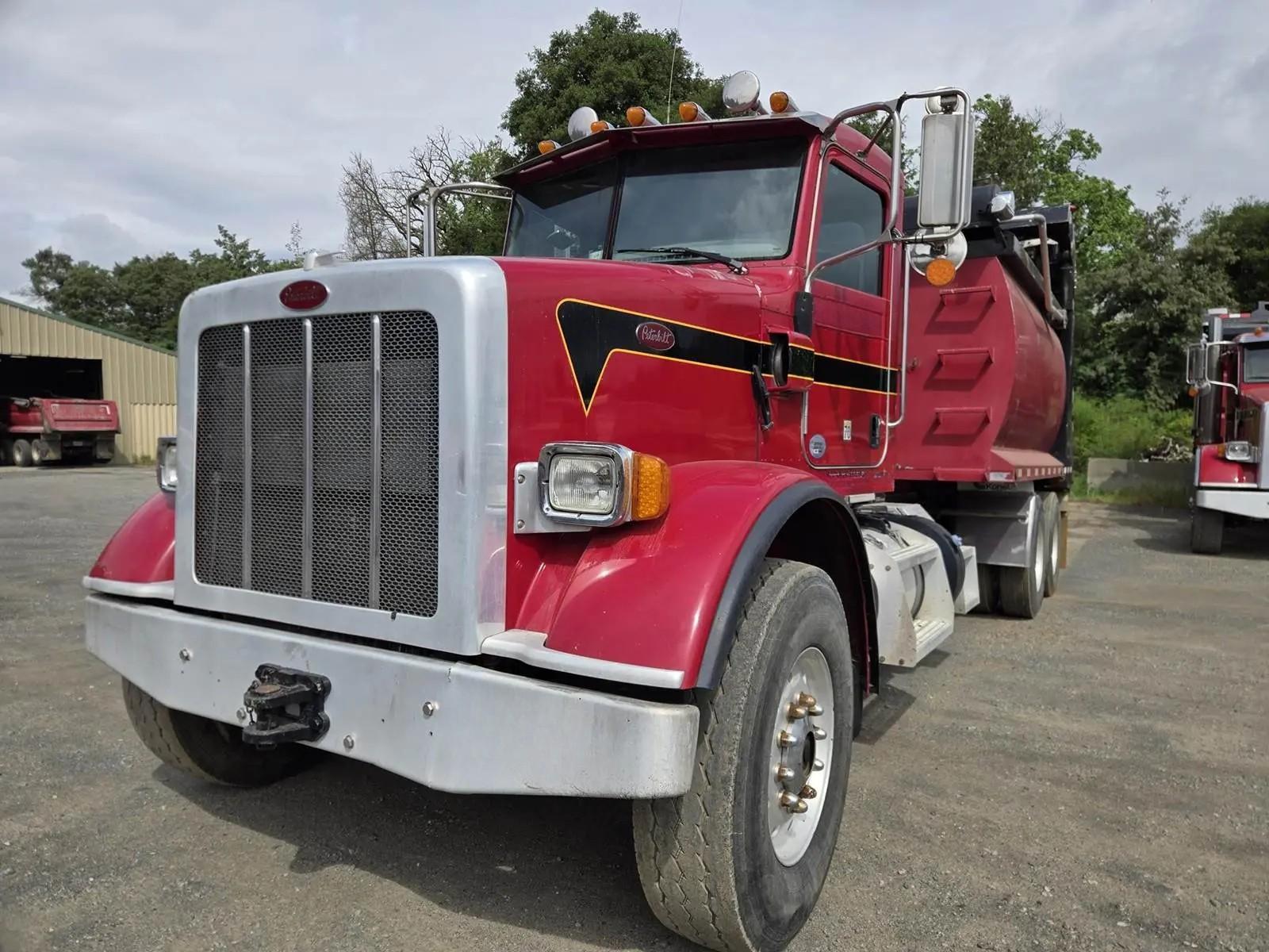 2014 Peterbilt 365 Dump Truck - image 3