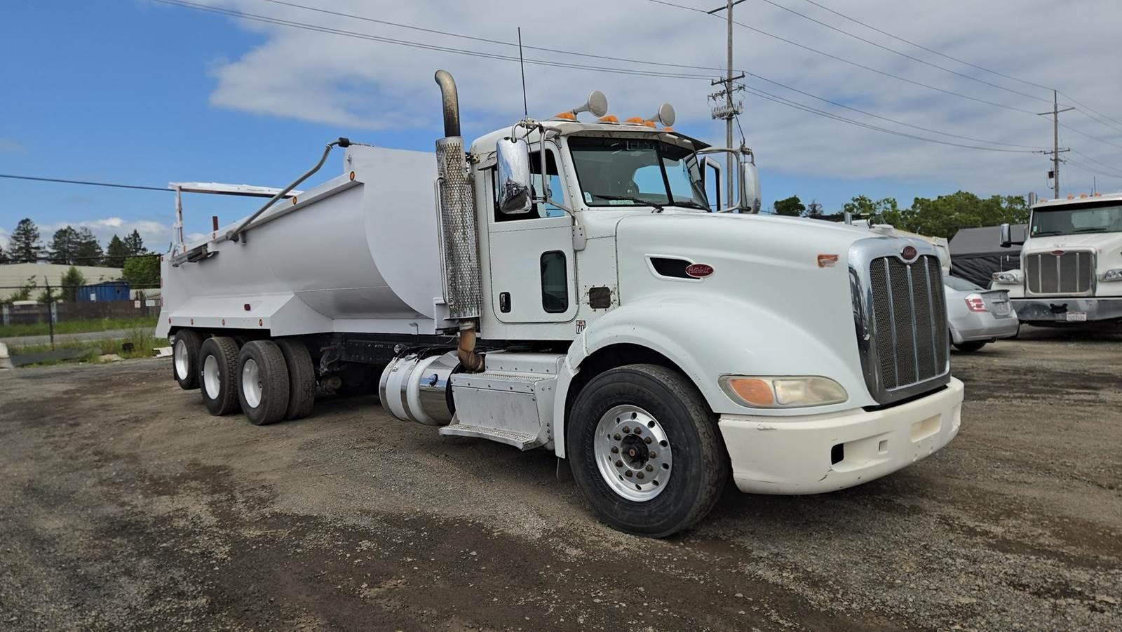 2013 Peterbilt 386 Dump Truck - image 4