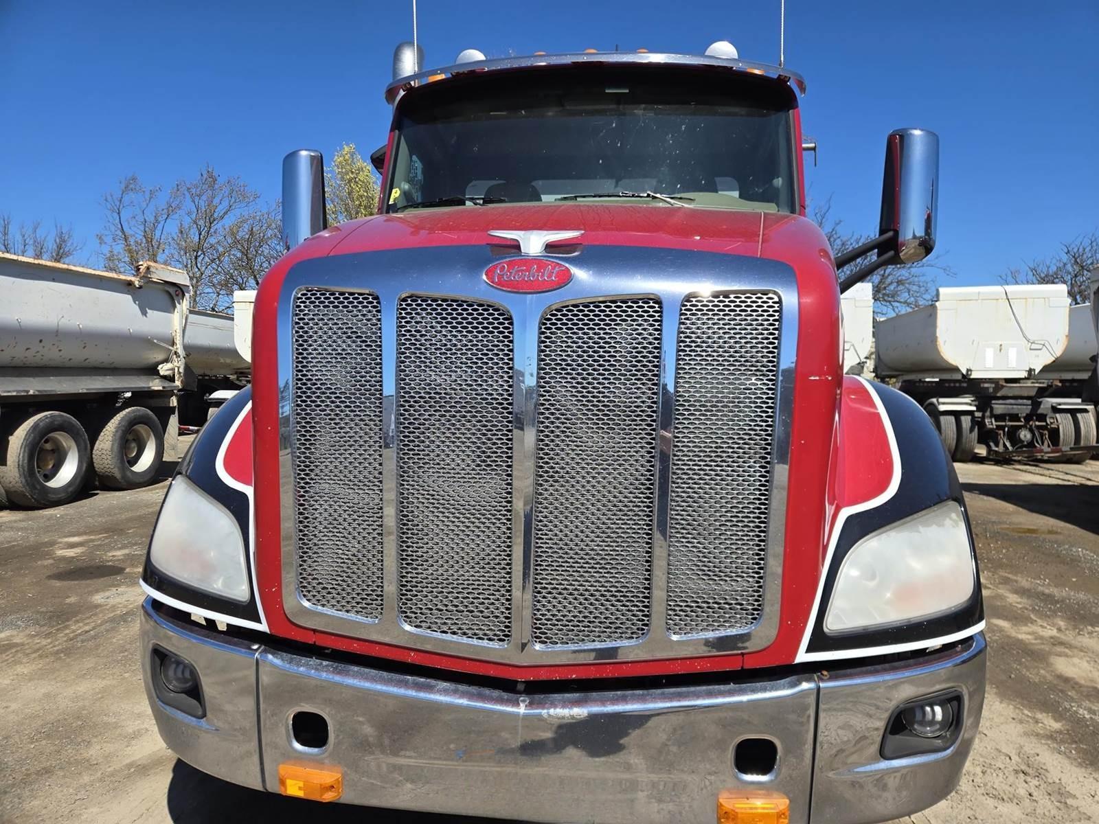 2015 Peterbilt 579 Dump Truck - image 3