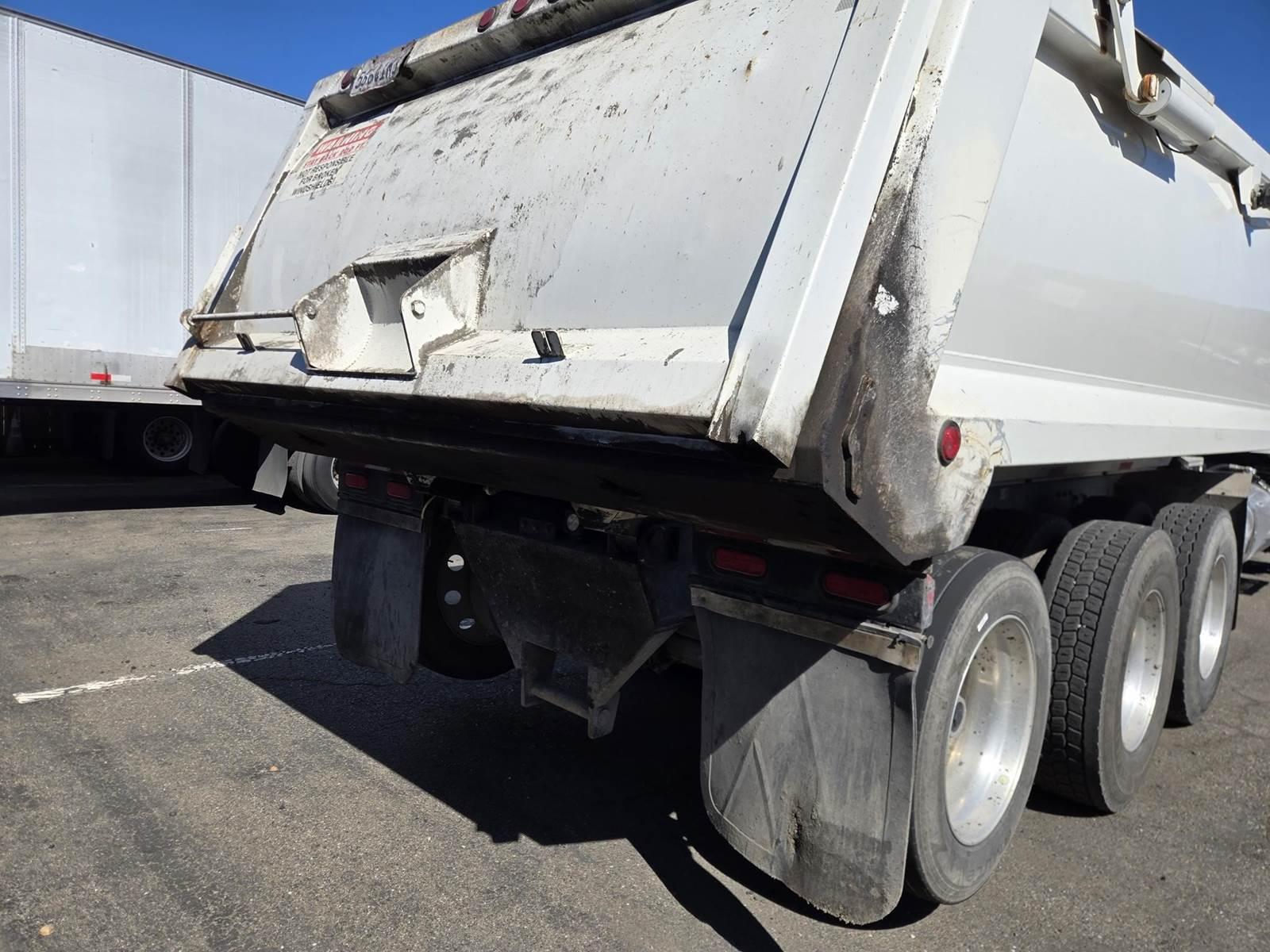 2023 Peterbilt 567 Dump Truck - image 23