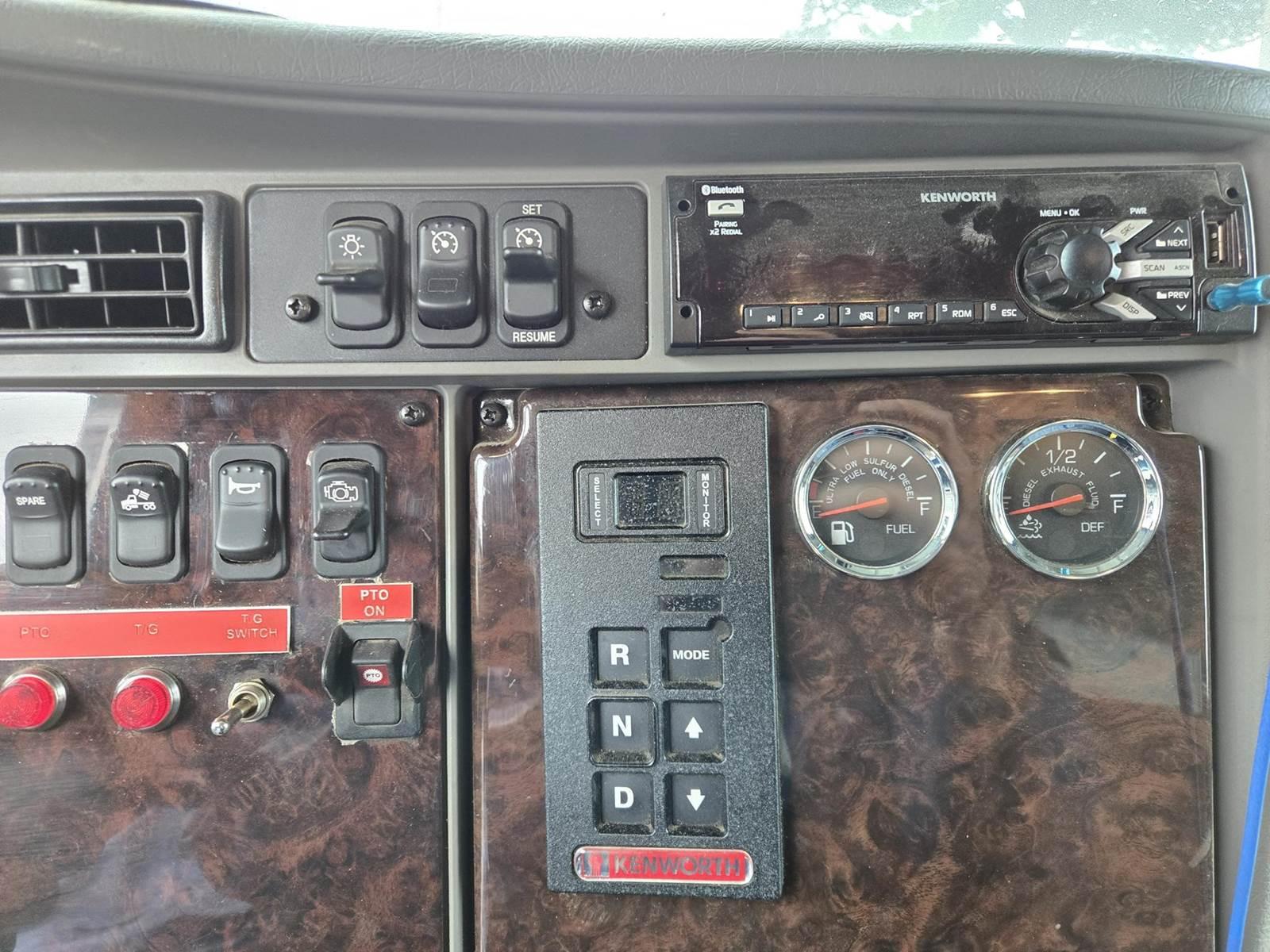 2020 Kenworth T270 Dump Truck - image 32