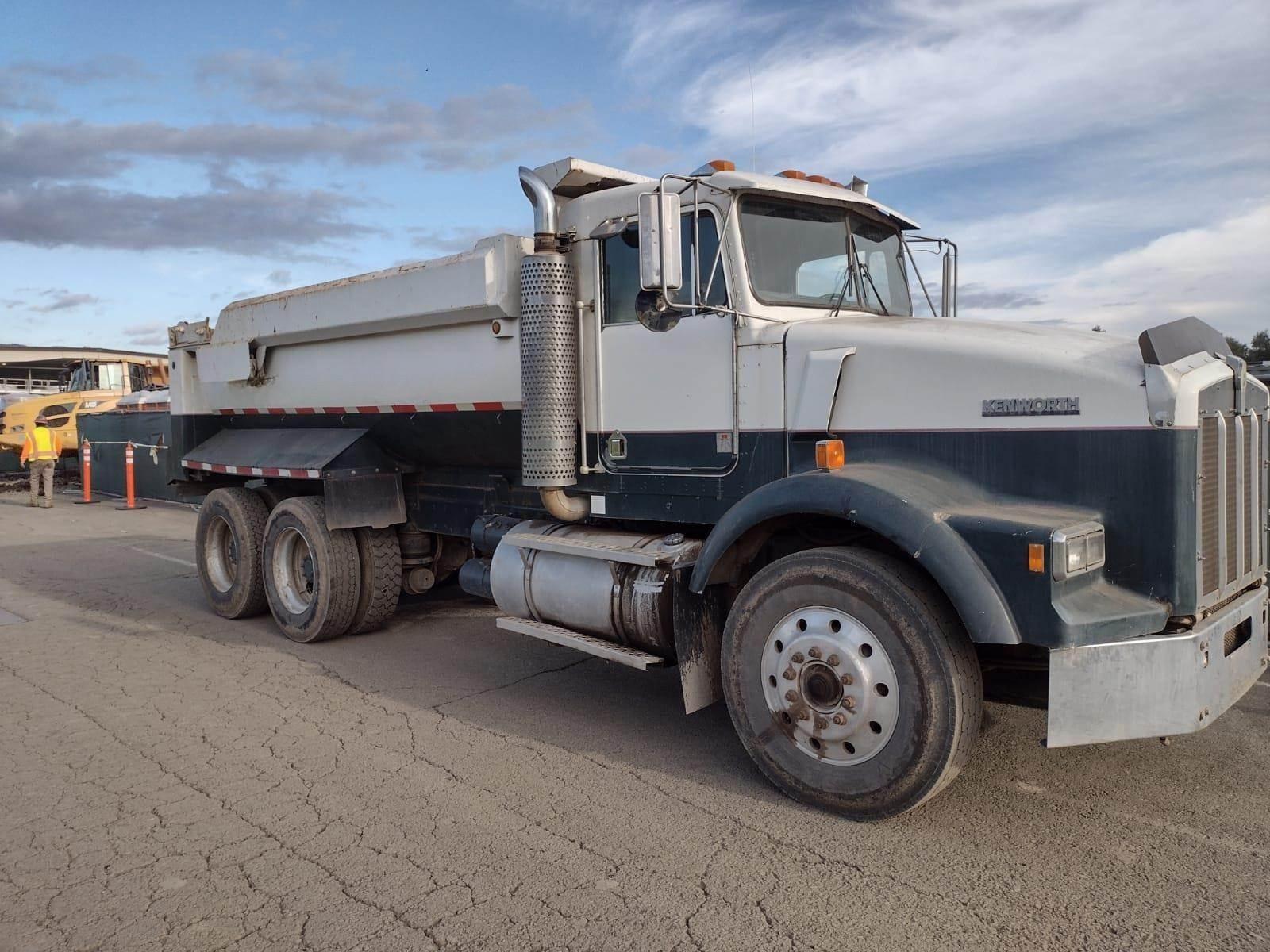 1995 Kenworth T800 Dump Truck - image 5