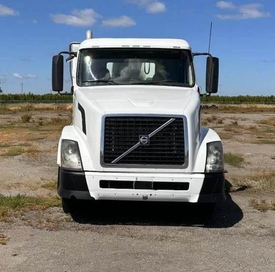 2014 Volvo VNL42300 Dump Truck - image 2