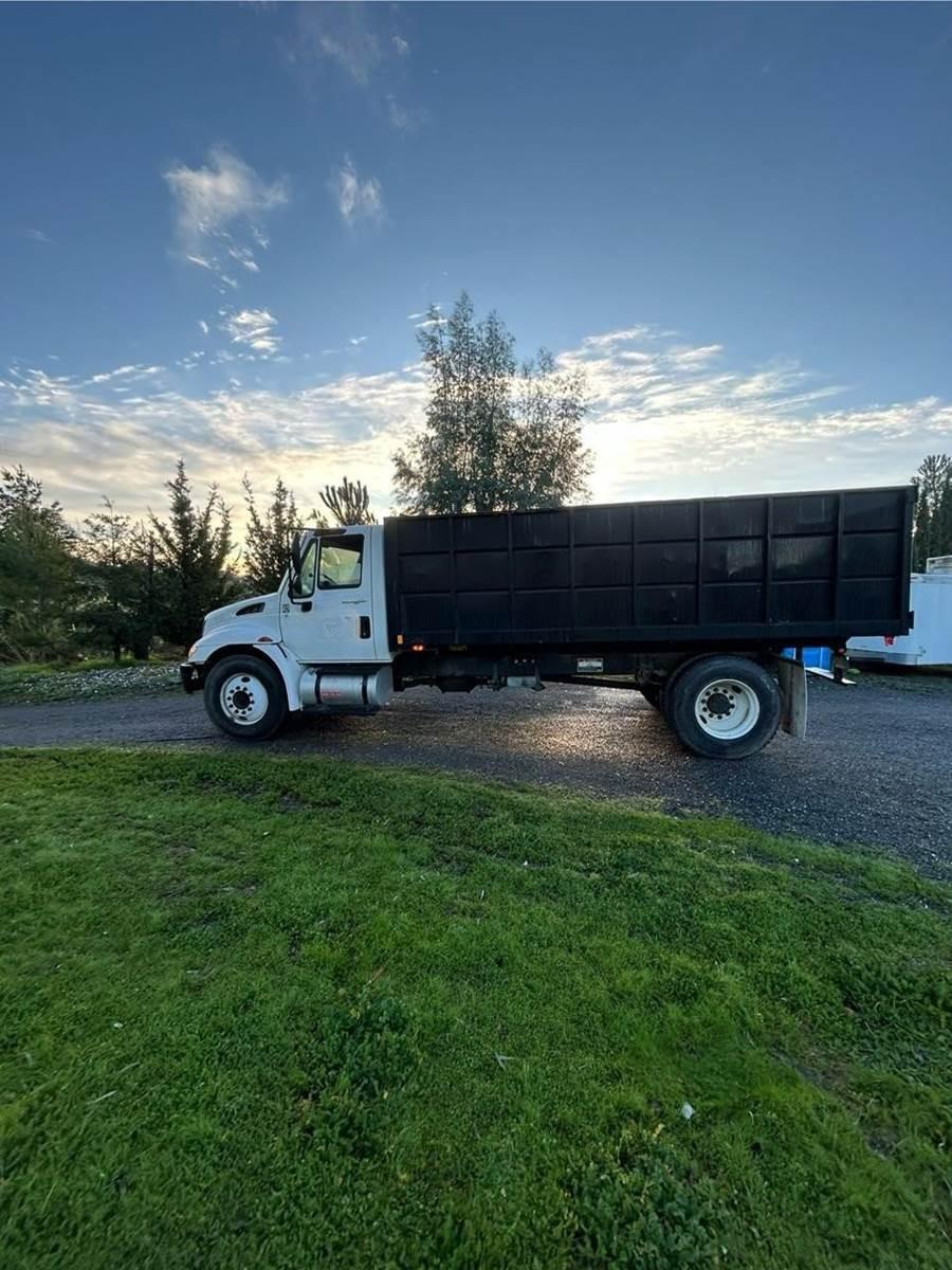 2010 International DuraStar 4300 Dump Truck - image 3