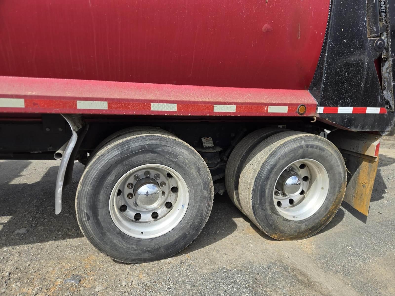2014 Peterbilt 365 Dump Truck - image 34