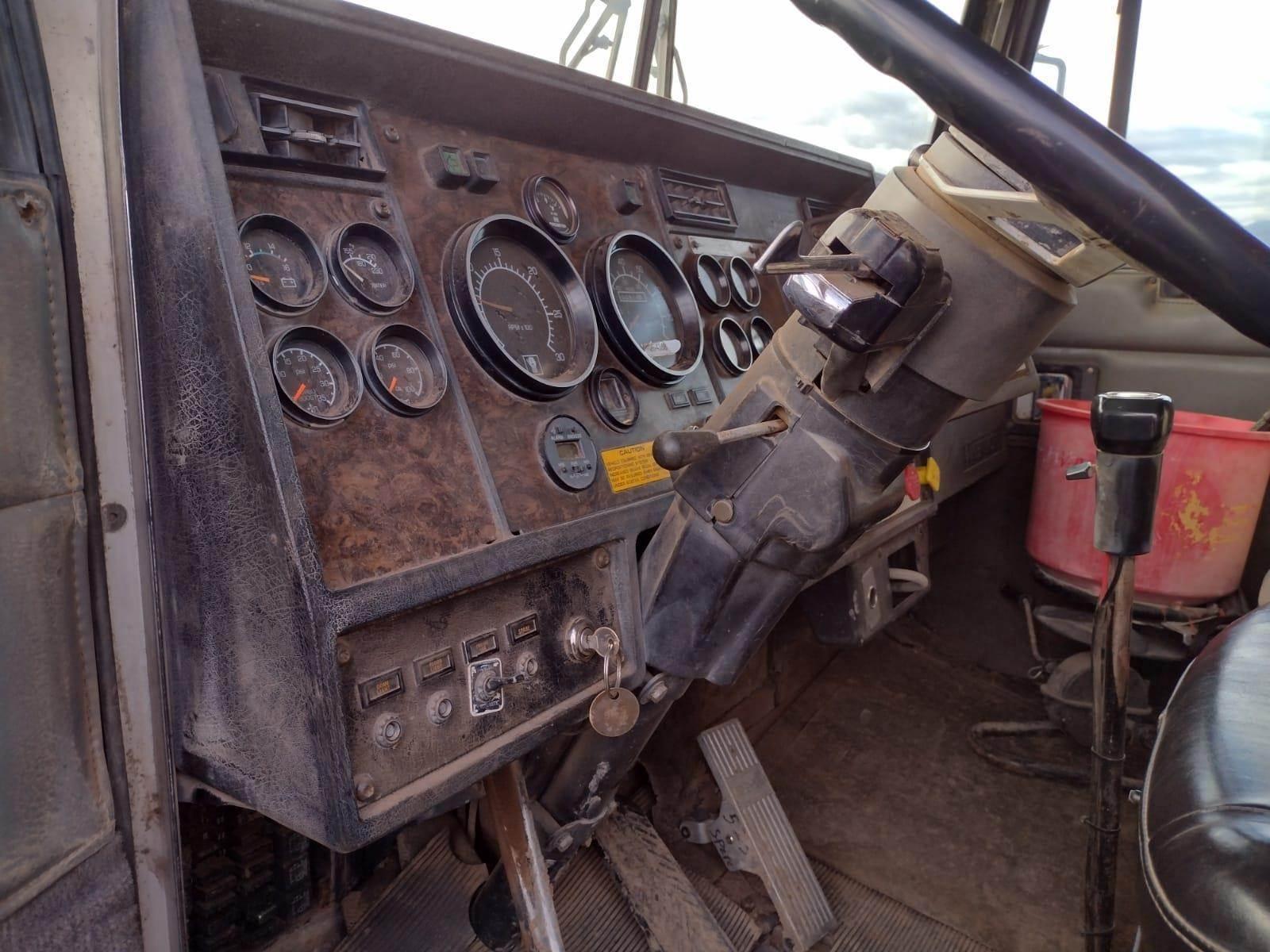 1995 Kenworth T800 Dump Truck - image 61