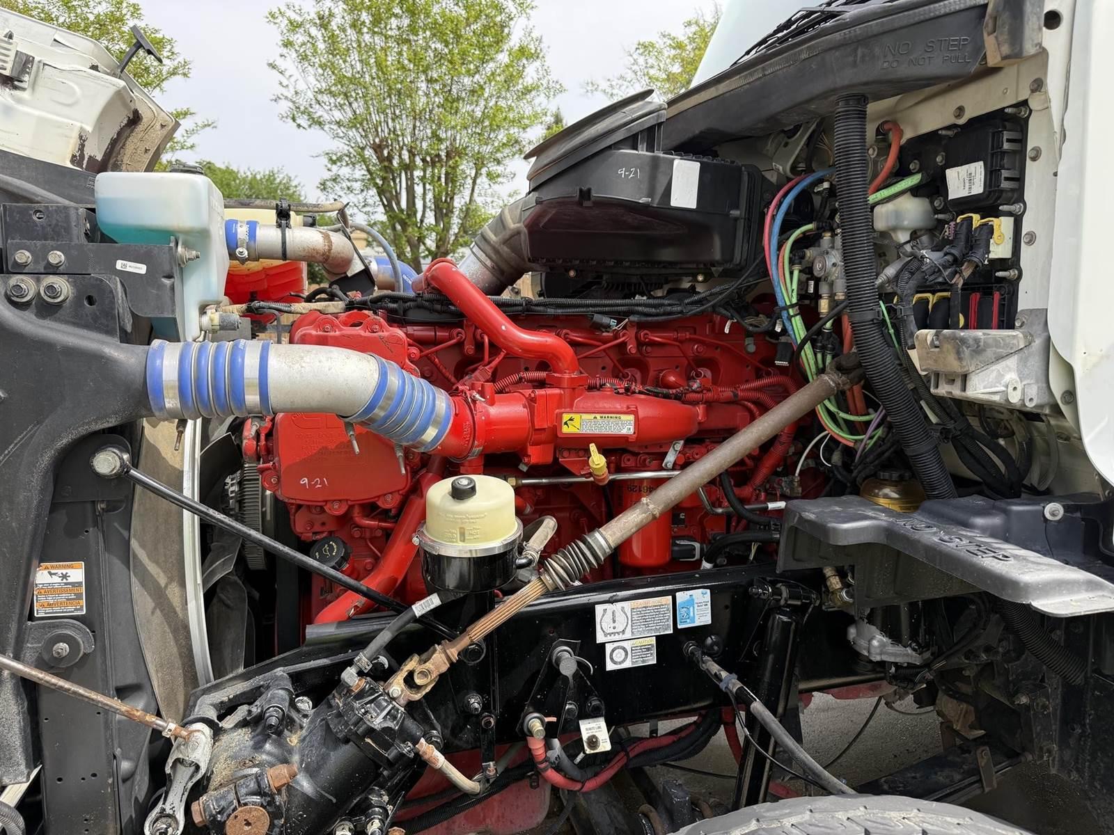 2015 Peterbilt 567 Dump Truck - image 6