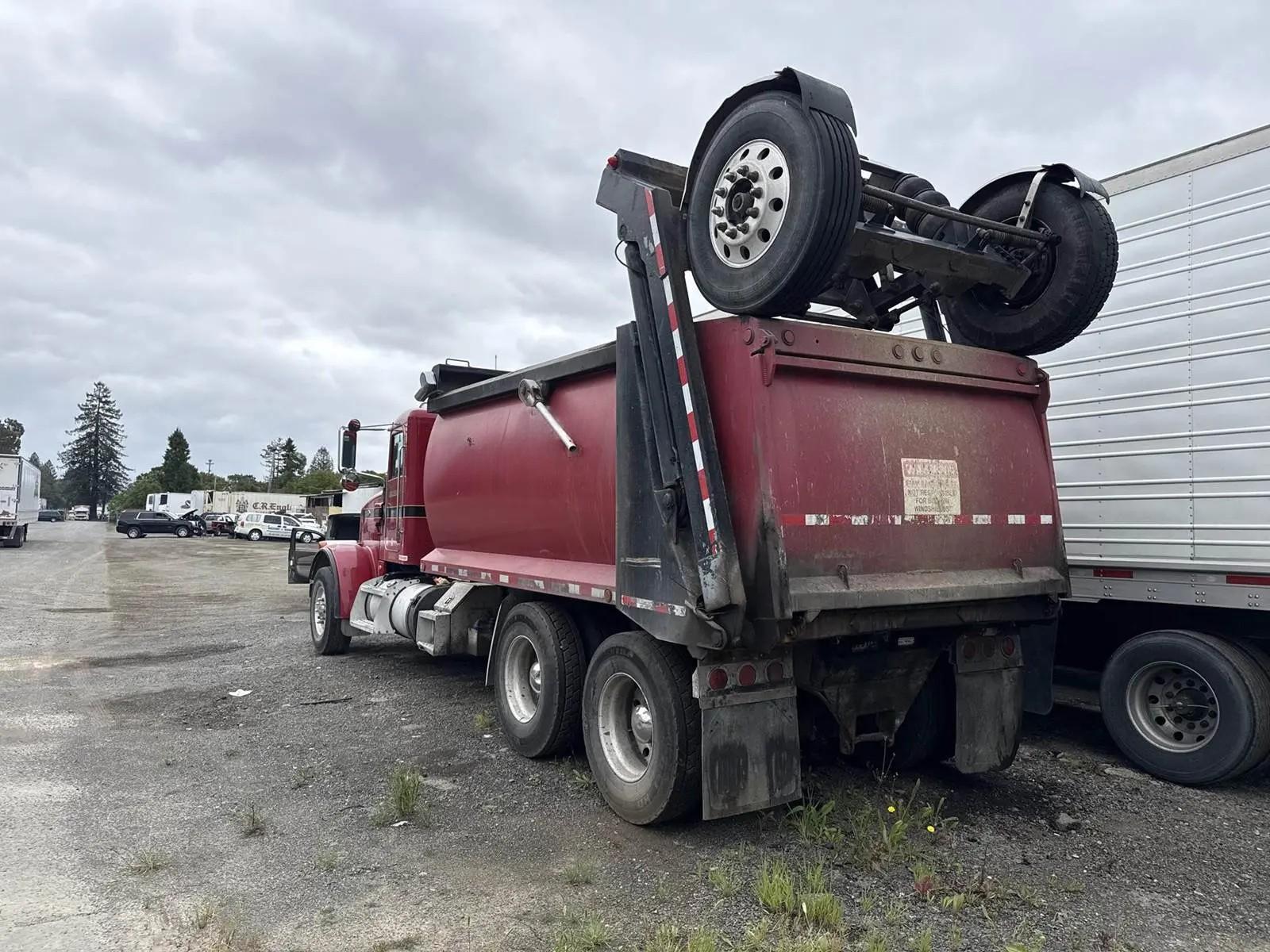 2013 Peterbilt 365 Dump Truck - image 2