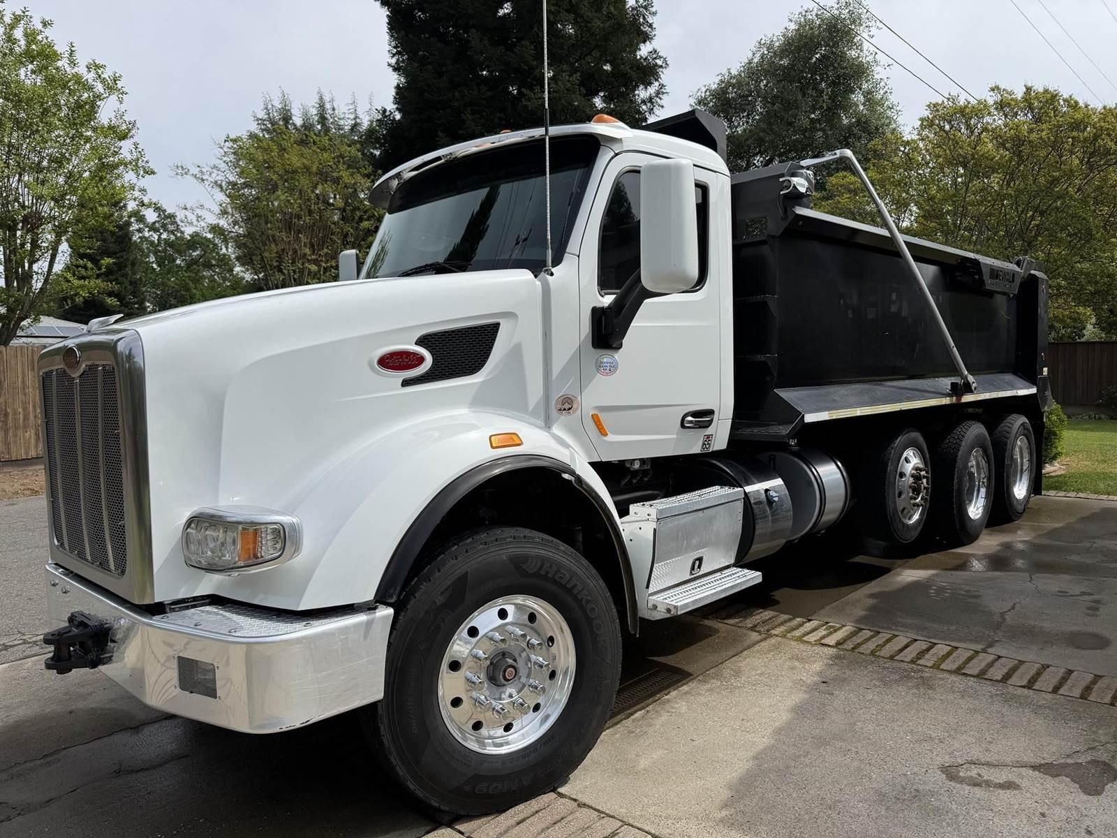 2015 Peterbilt 567 Dump Truck - image 1