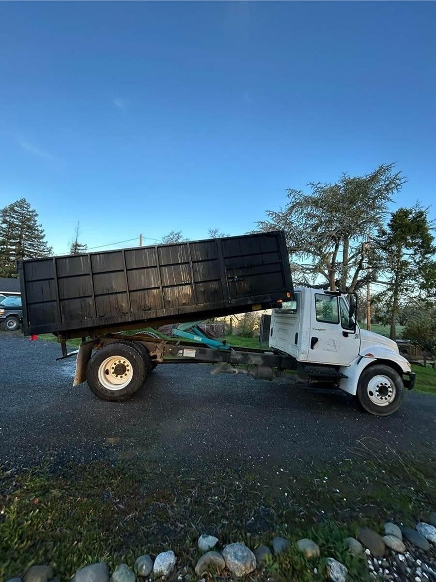 2010 International DuraStar 4300 Dump Truck - image 4